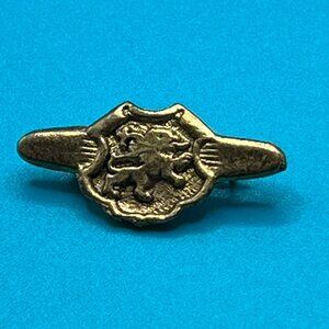 Antique Lion Crest Brooch Gold Tone Pin with C Clasp‎